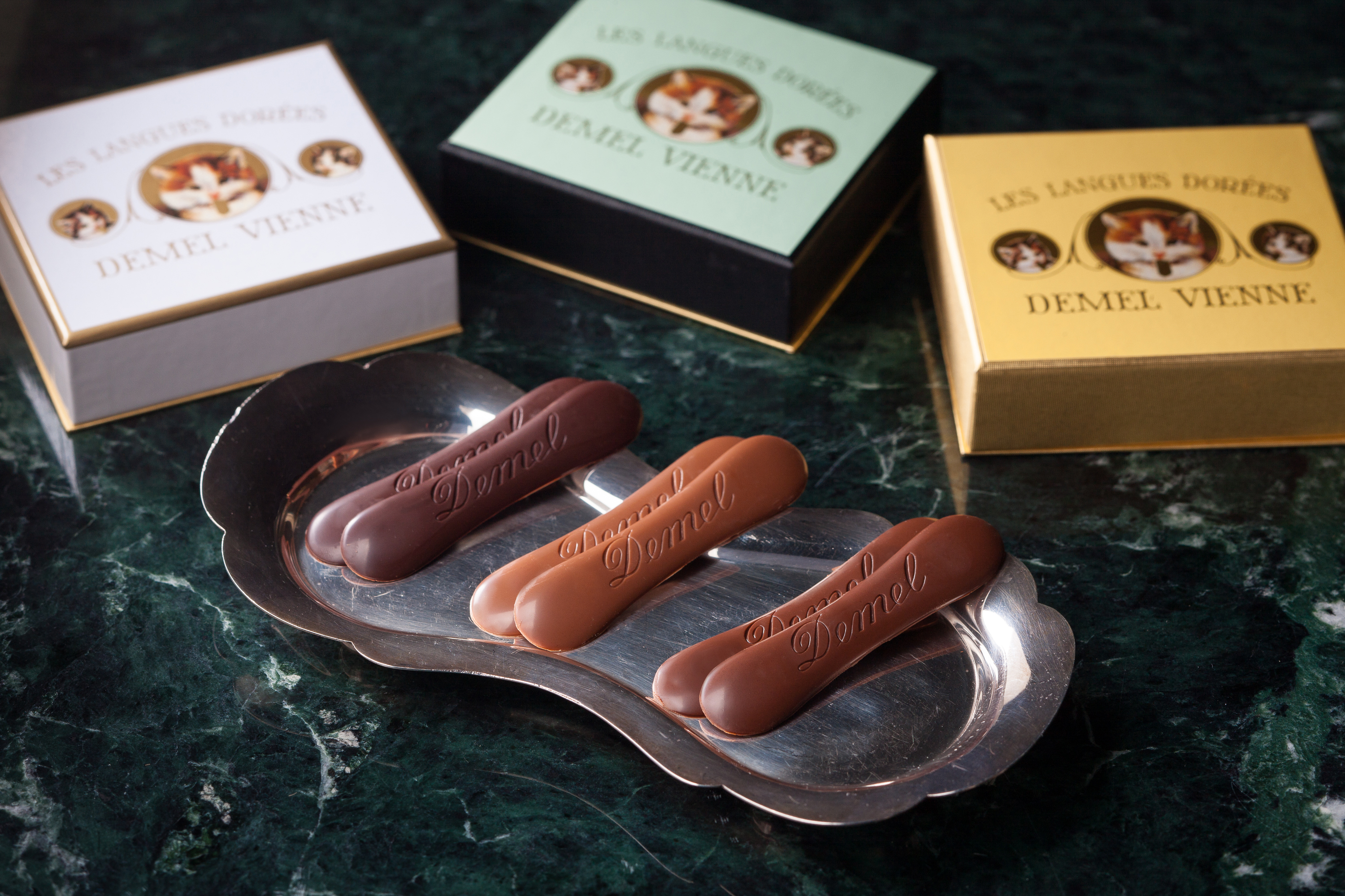 ソリッドチョコ 猫ラベル デメル