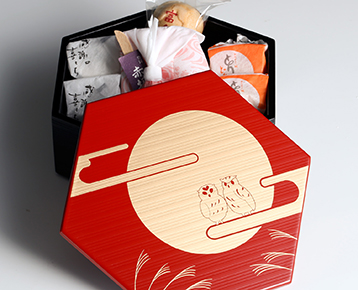 「【敬老の日】亀甲一ケ重 宝尽くし/唐草亀寿/月見ふくろう」漆器 山田平安堂