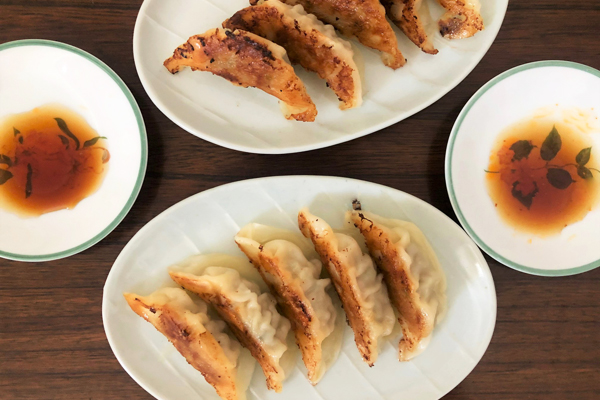 国産原材料にこだわり あっさり味でいくらでも食べられる! 創業60年以上の埼玉の餃子屋が造る「日の丸餃子」