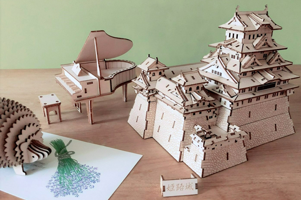 ハリネズミ、ピアノ、姫路城… 作って、飾って、使える おしゃれな木製立体パズル 「Wooden Art ki-gu-mi」