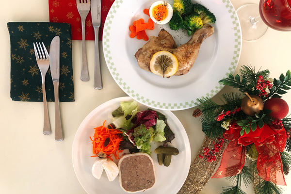 クリスマスディナーは 人気フレンチデリをお取り寄せ。 ターブルオギノ「パテドカンパーニュ」 「チキンのコンフィ レモンローズマリー風味」