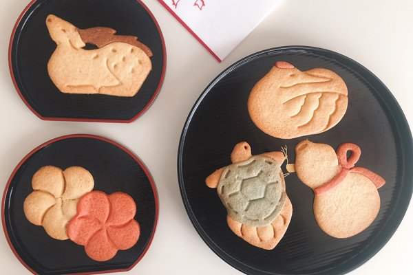 鶴や亀などの縁起物の和柄が かわいくて、新年にぴったり! 「型抜きクッキー めでた」