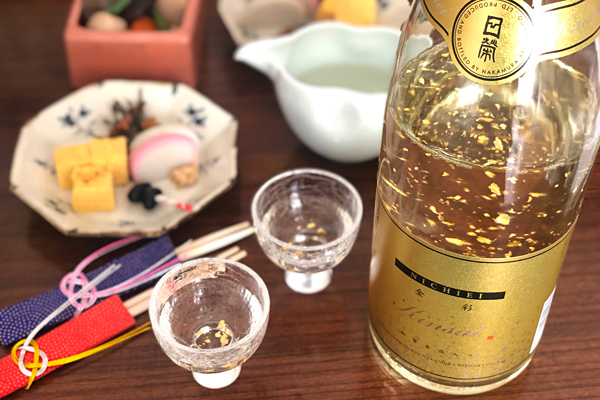 おめでたい日にぴったりな 金箔が舞う華やかな日本酒。 金沢の地酒「金彩」