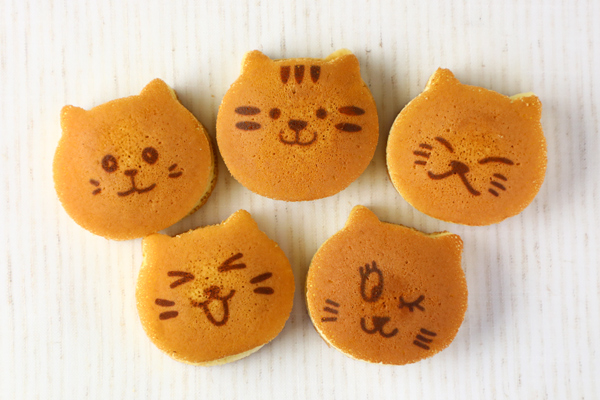 猫の表情に思わず笑顔に！　食べるのがもったいない 「どらネコ（猫どら焼き）」