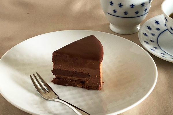 チョコレート好きな人も大満足。 “映える”チョコレートムースとチョコレートのカヌレで 特別なバレンタインを