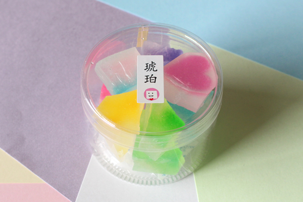 寒天を使った伝統的な和菓子のイメージを一新する「琥珀・マーブルストーン」