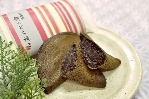もちもち感がやみつきに！パッケージもおしゃれな「餅のどら焼き」（プレーン・黒胡麻）