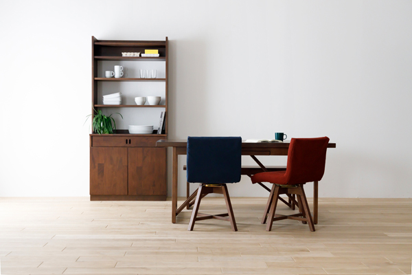 組み合わせ自在で 永く愛される家具&雑貨たち 「TOCCO Round Chair BR」 「TOCCO Glass」 「COMODO Backcross Apron」