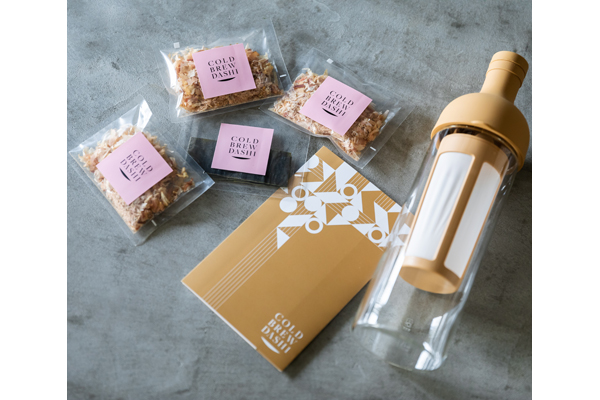 手軽におしゃれに おいしい本格ダシがとれて お料理が楽しくなる 「COLD BREW DASHI コールドブリューダシ」