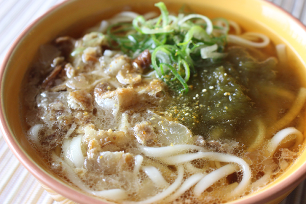 南大阪独自の食文化「油かす」がおいしさの秘密「かすうどん」