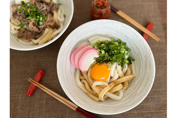 もちもちとやわらかい伊勢名物「寳来亭伊勢うどん 3食入り」柚子胡椒のような調味料「ゆず辛」