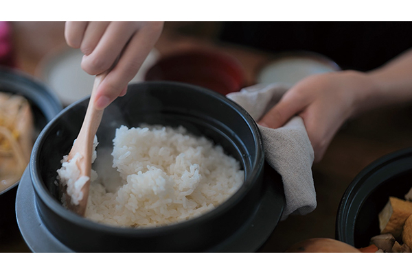 三重県四日市の萬古焼(ばんこやき)を今の暮らしに合わせて。「羽釜ごはん鍋」「ドリップ急須」「櫛目のないすり鉢」