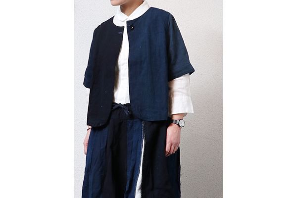 日本全国にファンがいる福岡のファッションブランド「ティグルブロカンテ」の「藍の古布1つ釦ジャケット」