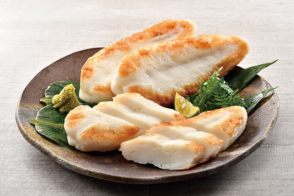 そのままでも温めても美味!肉厚でひとまわり大きい塩竈名物「カネコの笹かま」