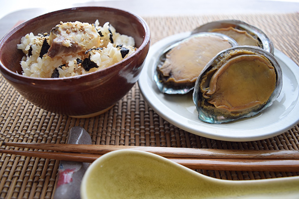 三重の海の幸を贈り物に「紀州みやび鯛祝いめしセット」「紀州みやび鯛ごはんの素×あわ美人」