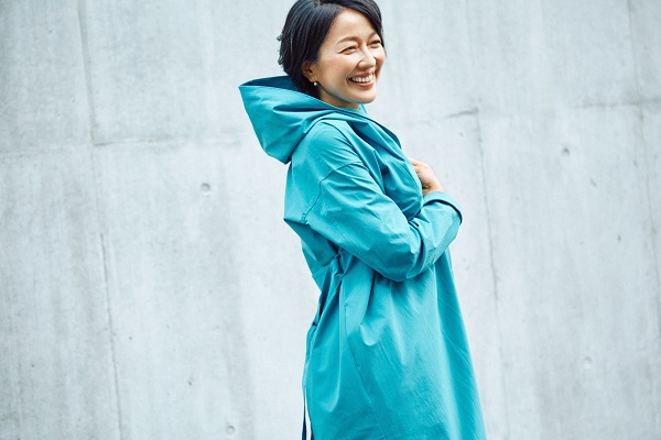 雨の日もおしゃれが楽しめる！薄くて軽くてシワになりにくい「osekkai 撥水コート」vol.10