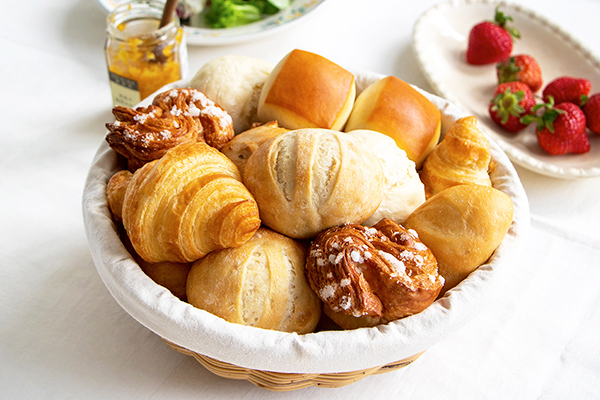 温めるだけで、ホテルの味わい。桐生発のパンが、食卓を豊かに。
