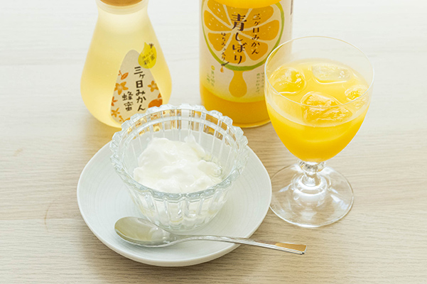 すっきりした甘さでゴクゴク飲める 「三ヶ日みかん青しぼり」 高品質へのこだわりとフルーティな美味しさ 「国産三ヶ日みかん蜂蜜 450gボトルタイプ」