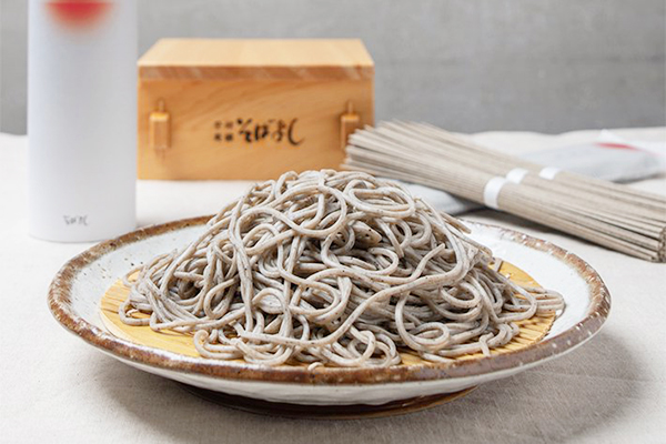 胡麻の風味がふわりと香る そうめんのような、そば！