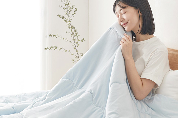 シルクのような肌さわりと冷感で暑い夏も寝心地は抜群!「with core コアヤーン 接触冷感 敷パッド&肌掛け布団」