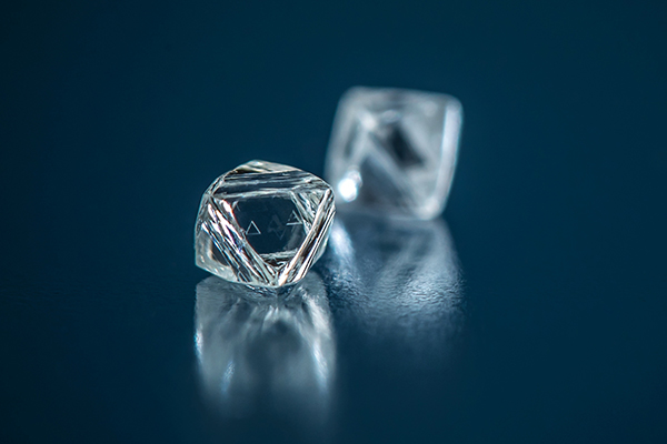 ありのままの美しさを!神秘的な力を宿すアンカットダイヤモンド「K18 Necklace」「K18 rough diamond」