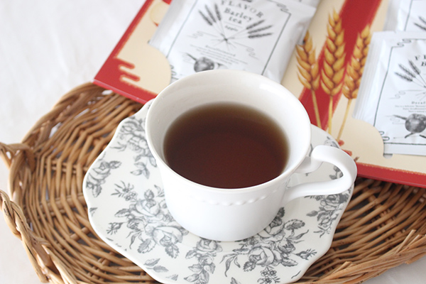 リラックスタイムにホッとひと息。麦茶の概念を覆す「アップルフレーバー麦茶」
