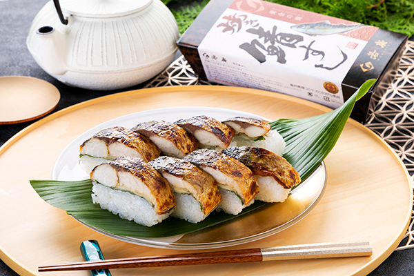 福井県小浜市「若廣」が発祥。「焼き鯖すし」は空港のお土産ショップで不動の人気