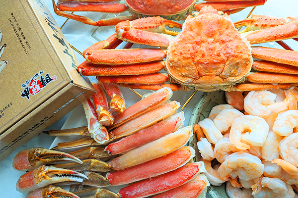 ECサイトで大人気！新鮮なカニ、エビでハッピーな食卓を！