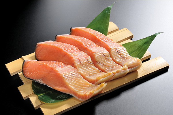 昔ながらの味わいに夢中!伝統的な風干しでうま味を引き出す「本造り鮭」