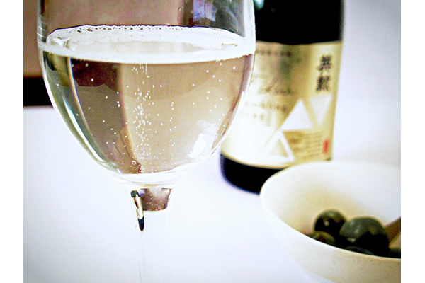 京都の名酒「英勲（えいくん）」から生まれた、飲み口すっきり辛口の日本酒シャンパン「英勲 SPARKLING SAKE」