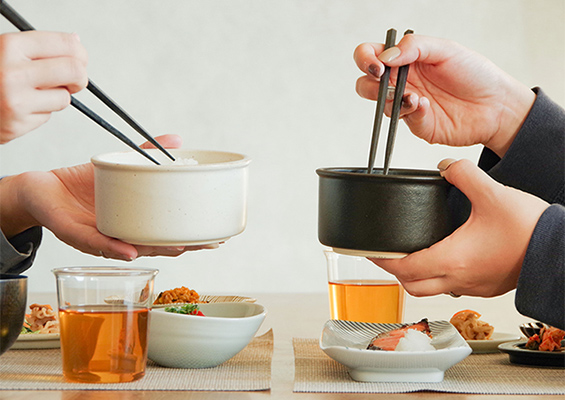 忙しい朝の救世主。レンチンで炊きたての味に蘇る「おひつ」に、カリッサクッを味わえる「トーストプレート」