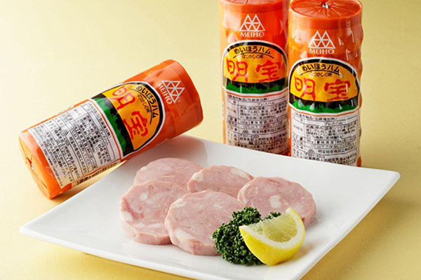 肉本来の旨味と歯ごたえを楽しめる「明宝ハム」と香辛料のピリッとした食感がたまらない「ポークソーセージ」