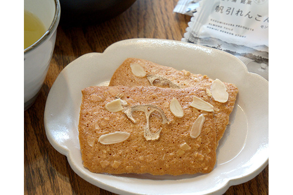 霞ヶ浦の伝統を形に。アーモンドたっぷり＆レンコン入りの焼き菓子「帆引れんこん物語」
