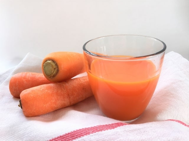 有機野菜のおいしさと栄養を手軽に！「人参ジュース」と「ごぼうチップス」