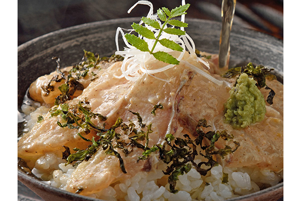 福岡の名産・名物を進化させた「天然真鯛の鯛茶漬け」「博多胡麻づくし」