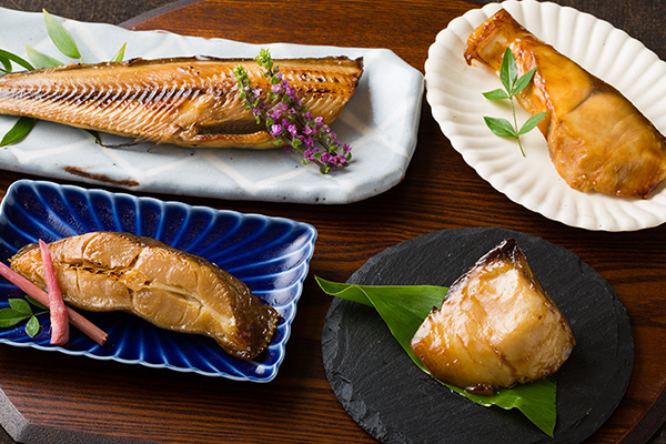 レンジで温めれば、すぐに食べられる魚の照焼。ふっくらおいしく、秘伝のタレでご飯も進む