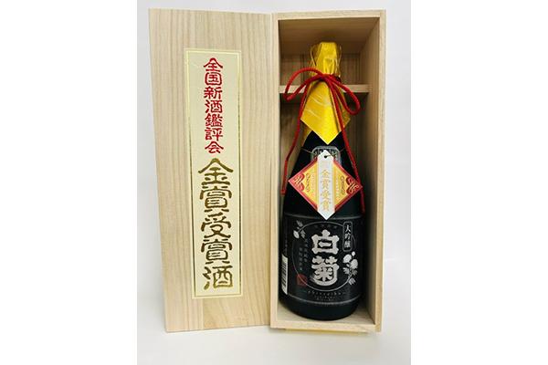 華やかな香りとふくよかな味わい常陸杜氏による酒造りの粋を極めた「白菊 金賞受賞酒 大吟醸」