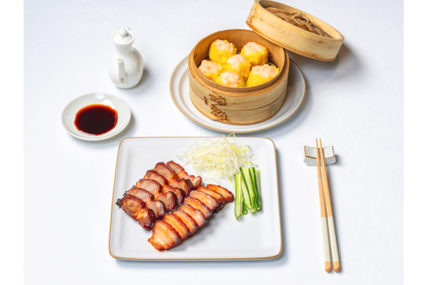 秘伝のタレと専用窯で焼き上げる本格広東チャーシュー！「叉焼春(チャーシューメイ)」の「詰め合わせギフト【叉焼2種＆海老焼売セット】」