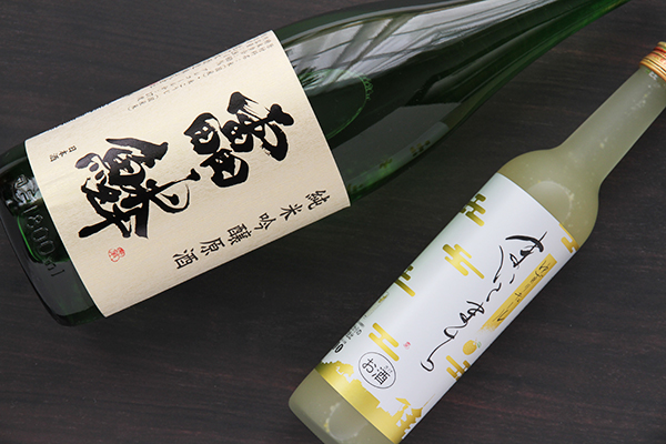焼酎にインスパイアされ生まれた超辛口の純米吟醸原酒「靁鱗（らいりん）」と国産ゆず果汁が爽やかなリキュール「まいこまち」