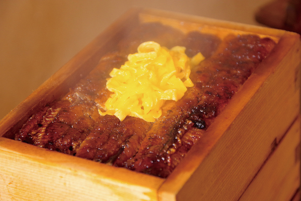選び抜いた国産鰻使用の「せいろ蒸し」。レンジ加熱だけで福岡柳川の美味が食卓に。