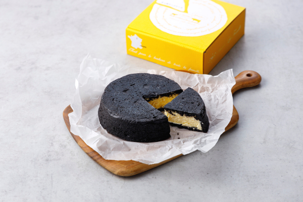 まっ黒チーズケーキ