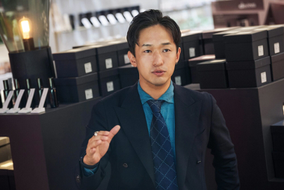 株式会社粧苑すきや 取締役営業部長の由佐憲靖氏
