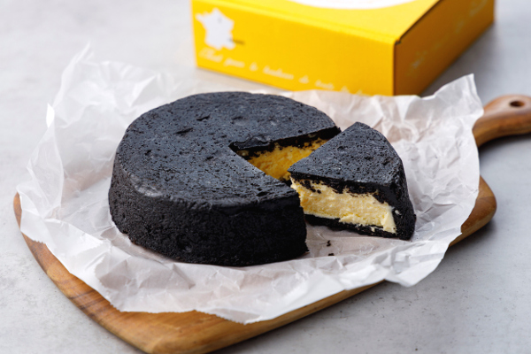 四国の素材にこだわったロングセラー。香川発「まっ黒チーズケーキ」