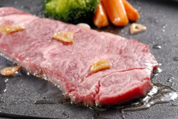牛肉の新しいおいしさを発見！「マザービーフサーロインステーキセット」