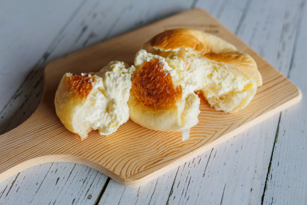 ふわふわパンにたっぷりクリーム。冷やして食べるクリームパン「パンコッペ」