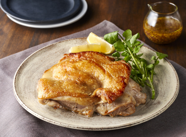 「食の安全」にこだわった鶏肉と豚肉、素材の味を最大限に生かした、無添加の肉おかず入り「秋川牧園の冷凍セット」