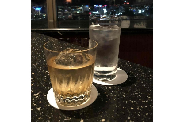 国産の貴重な人気酒を味わう「イチローズモルト モルト&グレーン ホワイトラベル」「クラフトジン　欅」