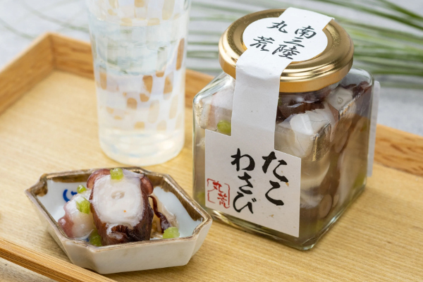 常識を覆す大ぶりのたこがゴロリ。三陸の恵みと復興への想いが詰まった「たこわさび」