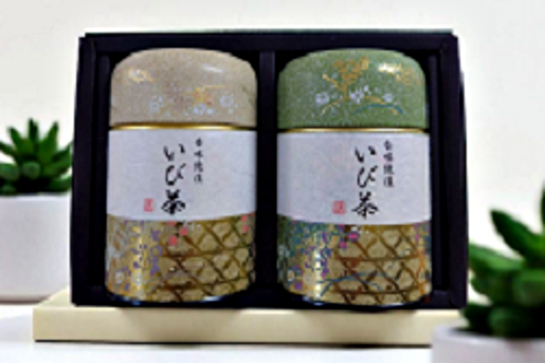 岐阜・揖斐川町の新鮮なお茶「アール缶ギフト（和風柄印刷）上級深蒸し煎茶」