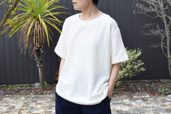 まるでタオルを着る感覚。今治生まれの「コットンパイルTシャツ」